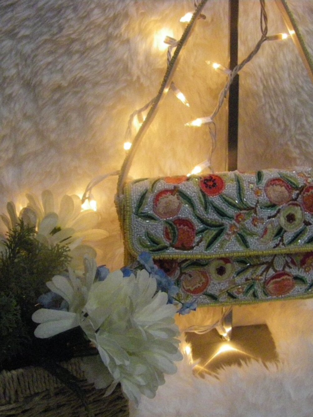 Viral Beaded Shoulder Bag Yellow With Fruit and Charm Handcrafted In India NWT - Picture 4 of 15